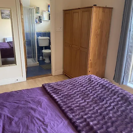6 Riverfalls * Clifden